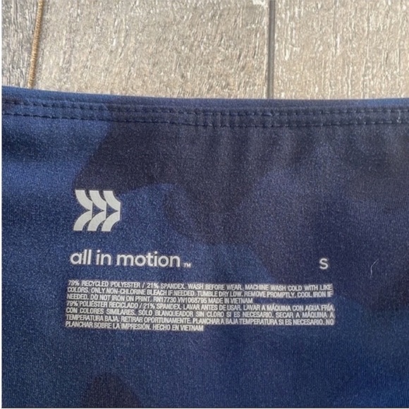 All In Motion Size Small Blue Camouflage High-Waisted Activewear Leggings. - Picture 4 of 5